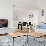 Modern Apartment Near The Beach