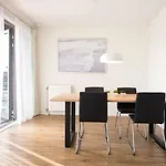 Modern Apartment Near The Beach